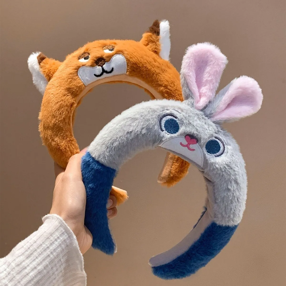 Cute Cartoon Plush Headband for Women – Soft Fluffy Hair Band for Face Washing & Skincare, Non-Slip Spa Headband Hair Wrap for Makeup & Daily Use